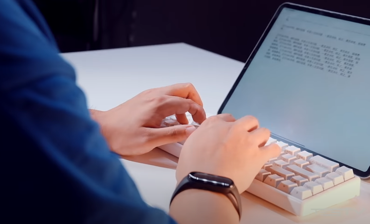 Wit - NiZ elektrostatische EC Bluetooth-toetsenbord 35g